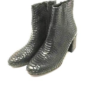 Steve Madden croc embossed booties! New